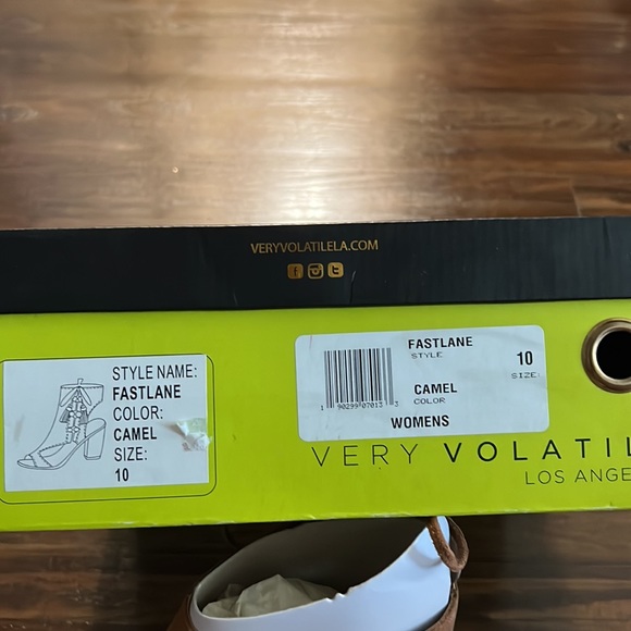 Very Volatile “Fastlane” Sandal Size 10 - Picture 10 of 10